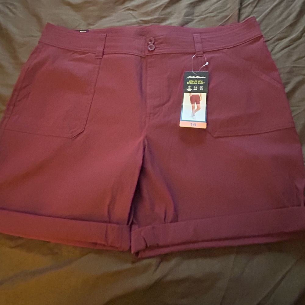 Eddie Bauer Ladies' Cargo Shorts Red Size 16 Lightweight pocket With Zipper. NWT - Picture 3 of 9
